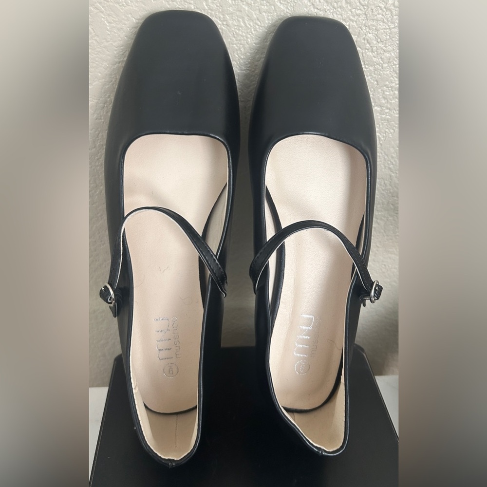 Musshoe NWOT  Mary Jane flats with Square Toe size 9